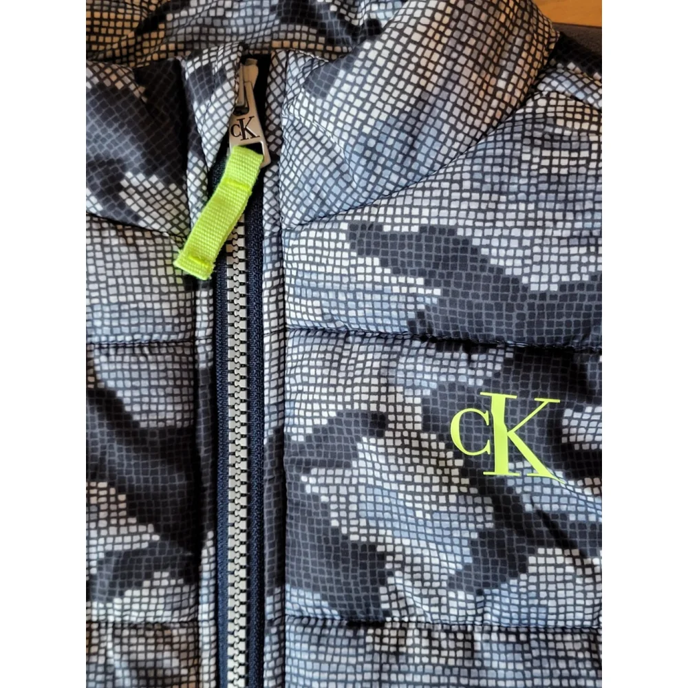 Calvin Klein Blue Zip kids Puffer Vest. Boys size 6.